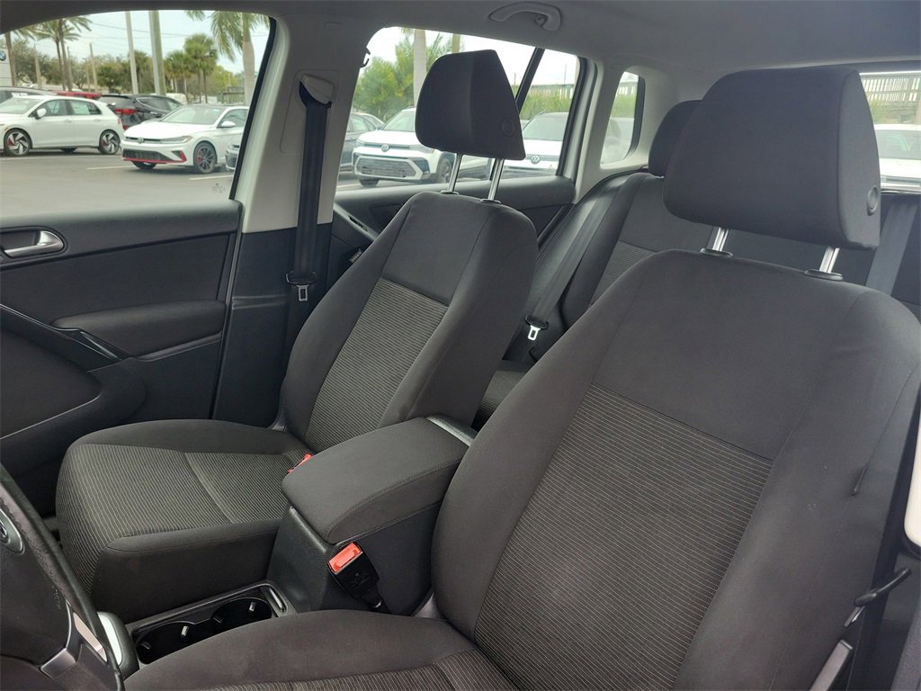 Used 2017 Volkswagen Tiguan Limited w/ Premium Package image 20
