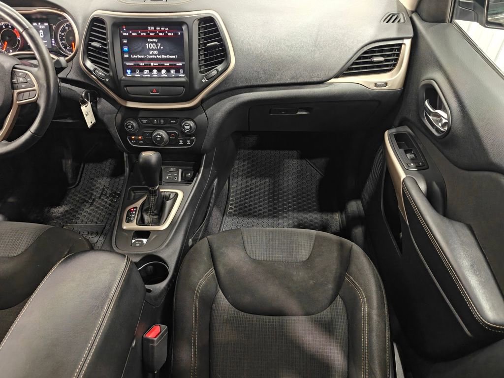 Used 2017 Jeep Cherokee Latitude w/ Cold Weather Group image 22