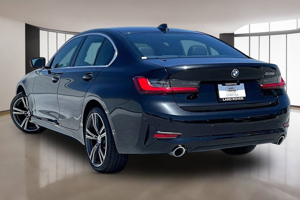 Used 2022 BMW 330i Sedan w/ Premium Package 2 RWD image 4