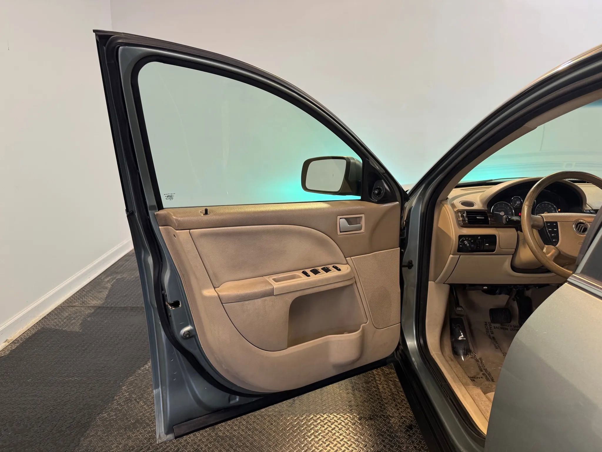 Used 2005 Mercury Montego Luxury image 7