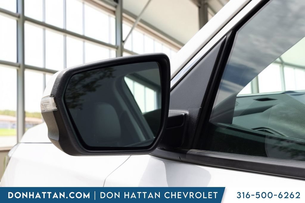 Used 2023 GMC Terrain SLT FWD image 28