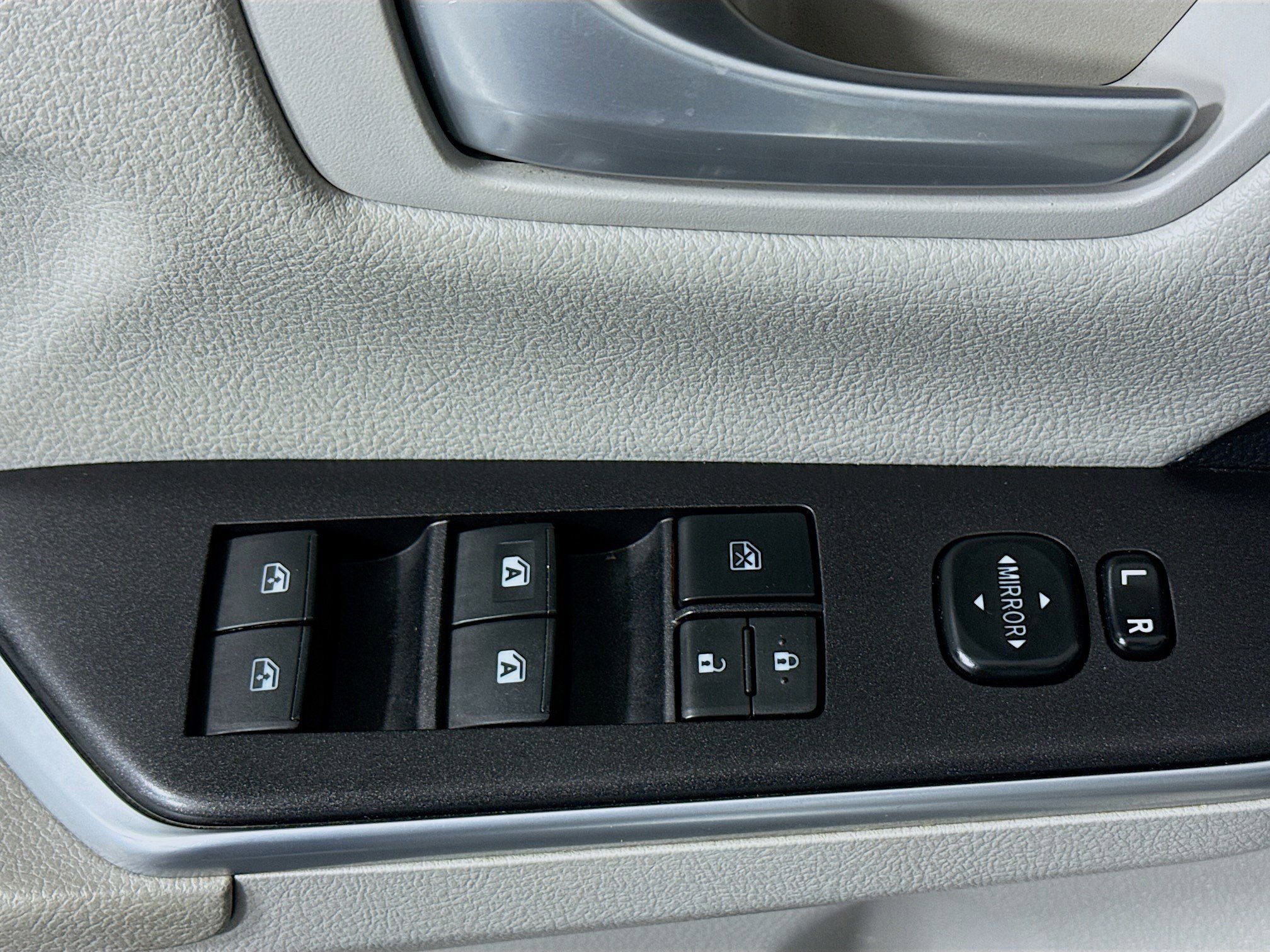 Used 2016 Toyota Camry LE image 23