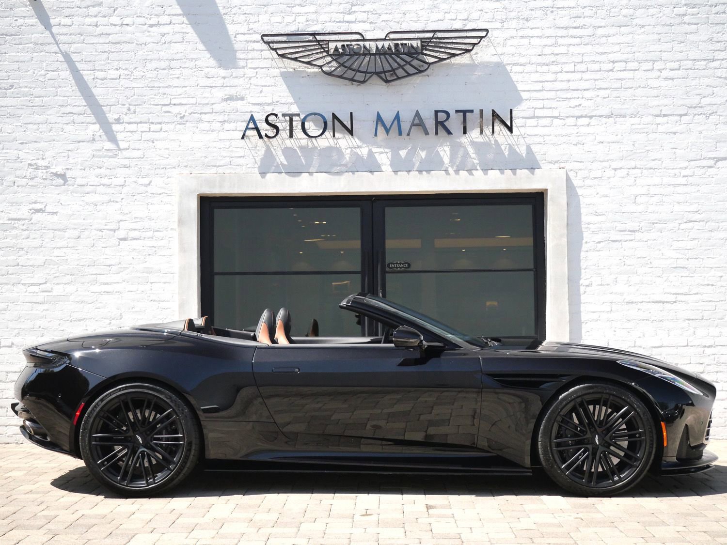 Used 2025 Aston Martin DB12 Convertible RWD image 17