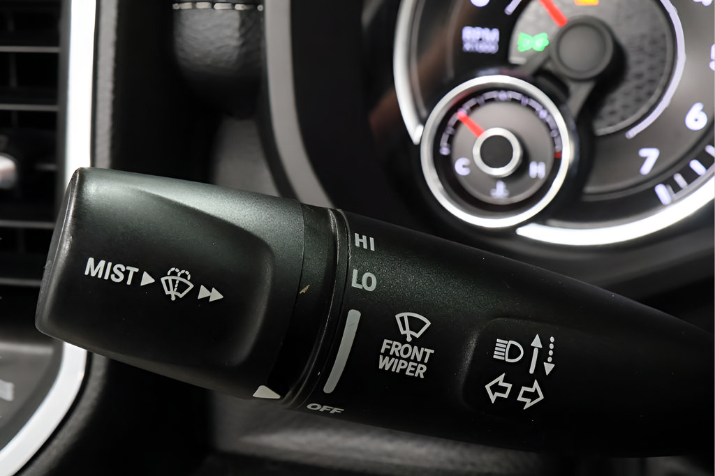 Used 2019 RAM 1500 Laramie AWD/4WD image 17