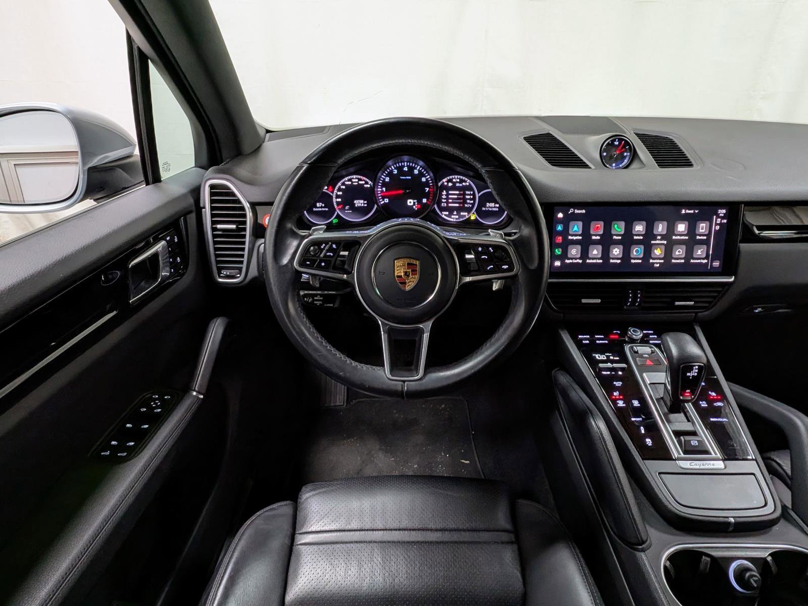 Used 2023 Porsche Cayenne Platinum Edition image 2