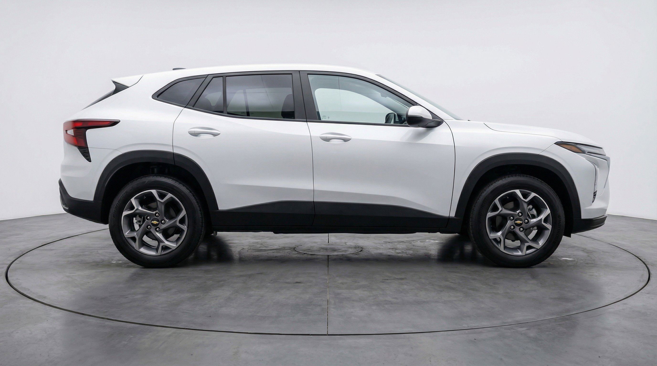 Used 2025 Chevrolet Trax LT w/ LT Convenience Package FWD image 11