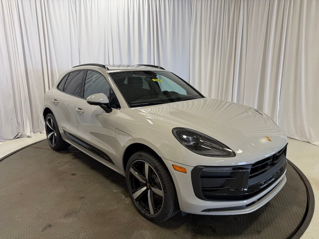 Certified 2026 Porsche Macan AWD/4WD image 31