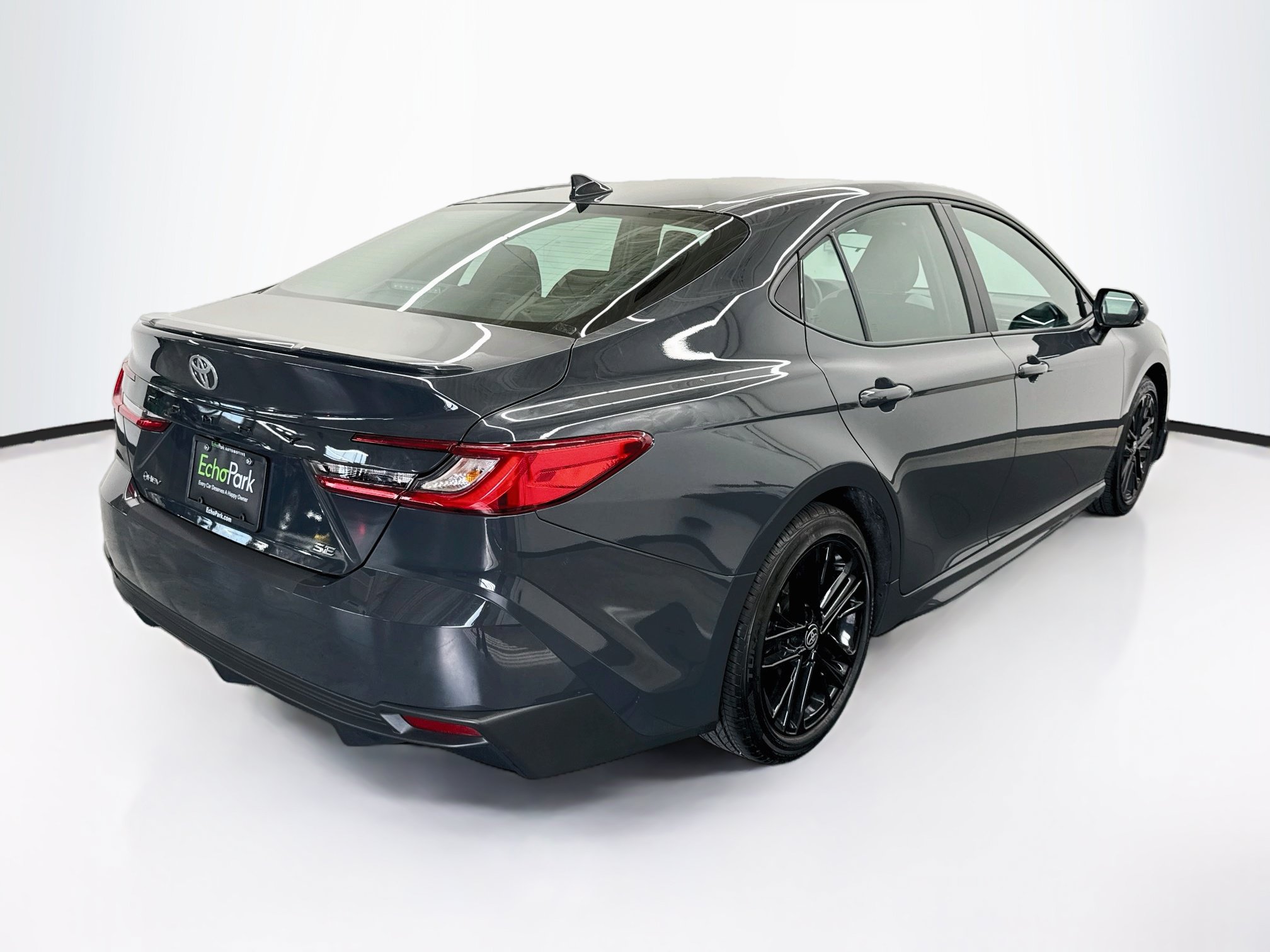 Used 2026 Toyota Camry SE FWD image 9