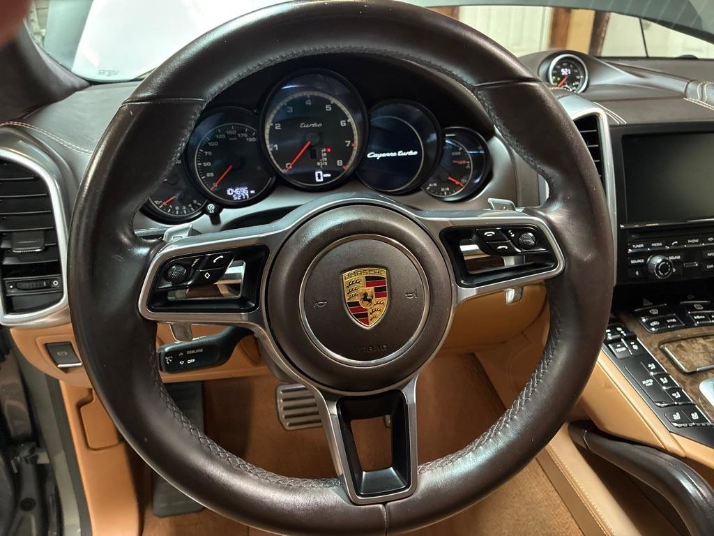 Used 2016 Porsche Cayenne Turbo image 21