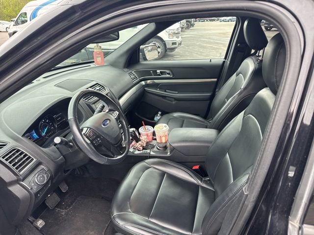 Used 2019 Ford Explorer XLT w/ Equipment Group 202A AWD/4WD image 10