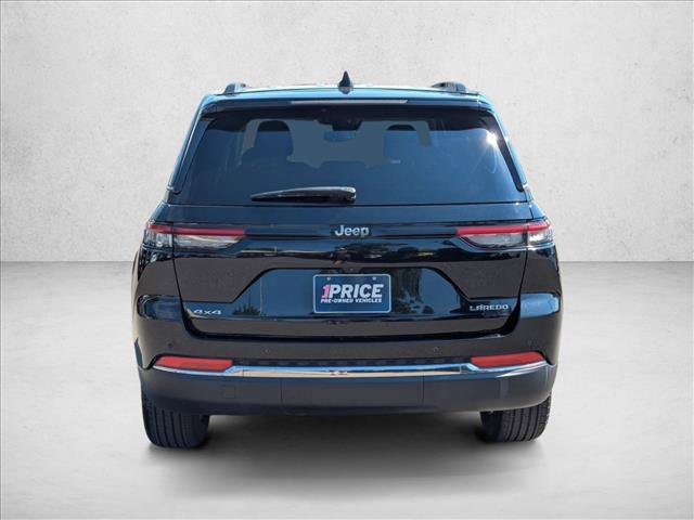 Used 2023 Jeep Grand Cherokee Laredo AWD/4WD image 7