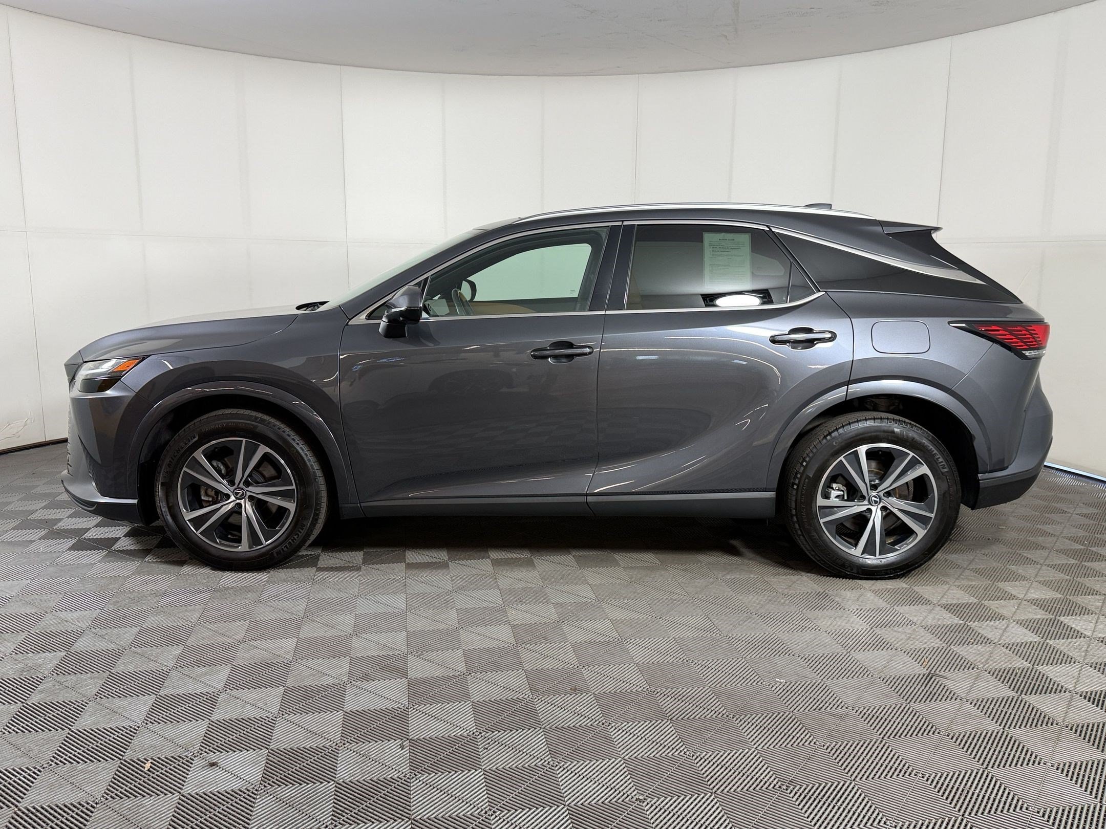 Used 2024 Lexus RX 350 Premium w/ Convenience Package AWD/4WD image 2