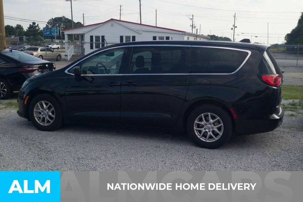 Used 2023 Chrysler Voyager LX FWD image 4