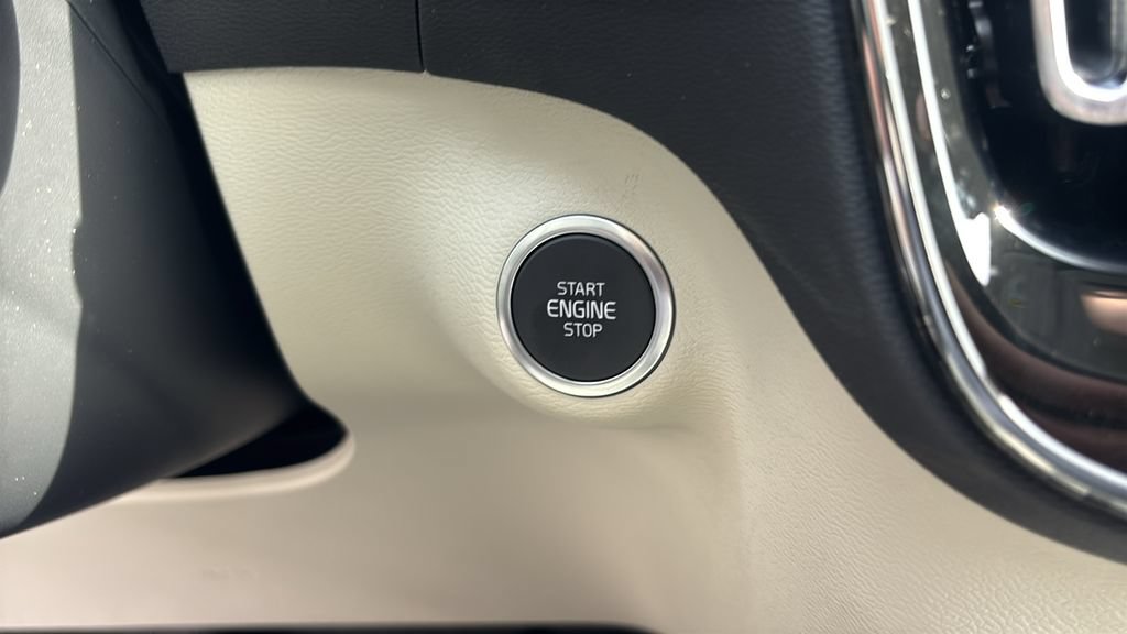 New 2026 Volvo XC40 B5 Plus w/ Climate Package AWD/4WD image 14