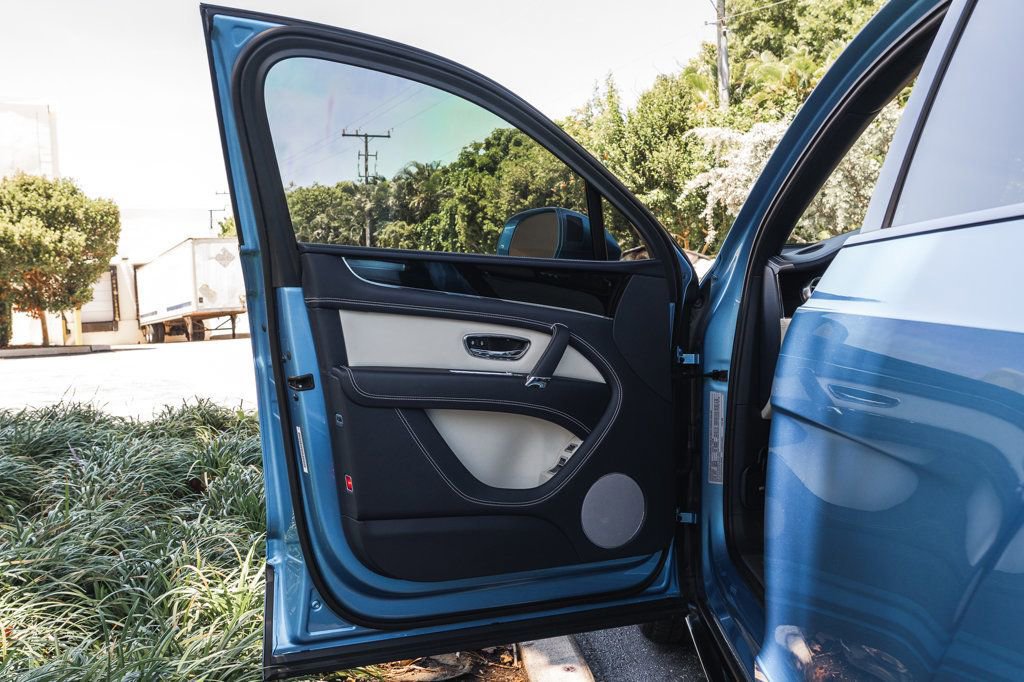 Used 2020 Bentley Bentayga image 30