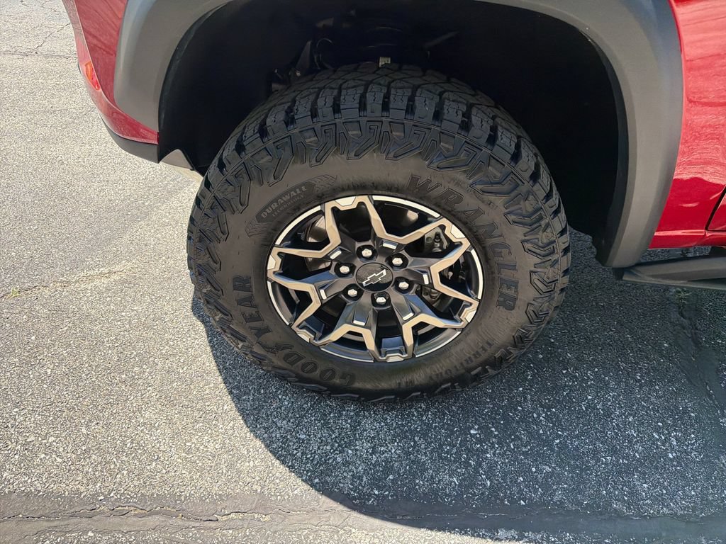 Used 2025 Chevrolet Colorado ZR2 w/ Technology Package AWD/4WD image 28