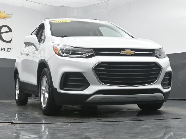 Used 2017 Chevrolet Trax LT w/ LT Convenience Package FWD image 3