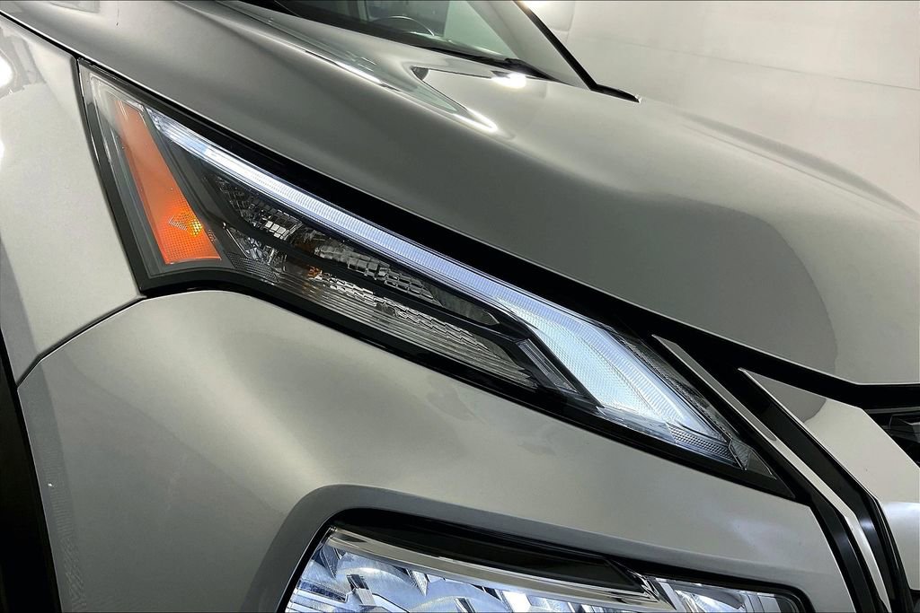 Certified 2023 Nissan Rogue SV image 38