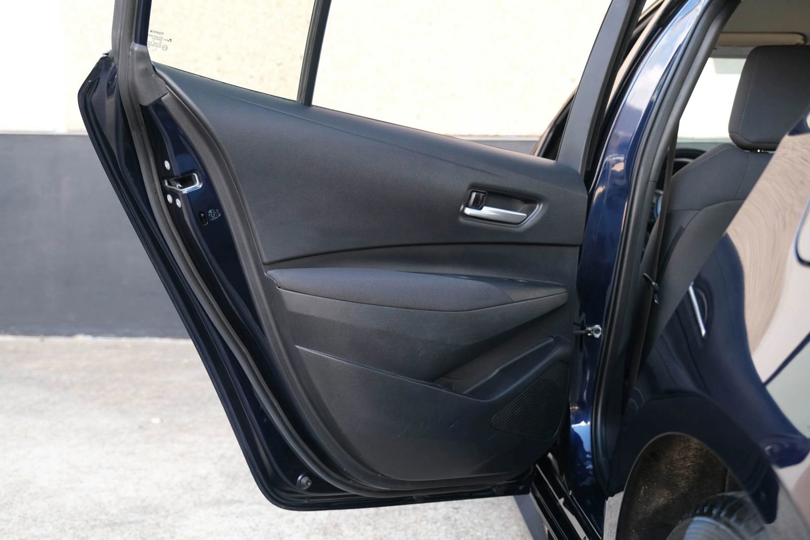 Used 2021 Toyota Corolla LE image 24