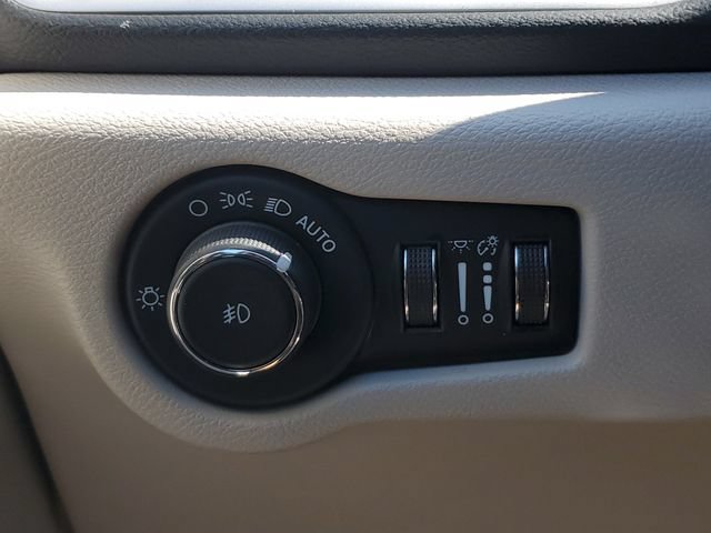 Certified 2023 Chrysler Pacifica Touring-L FWD image 34