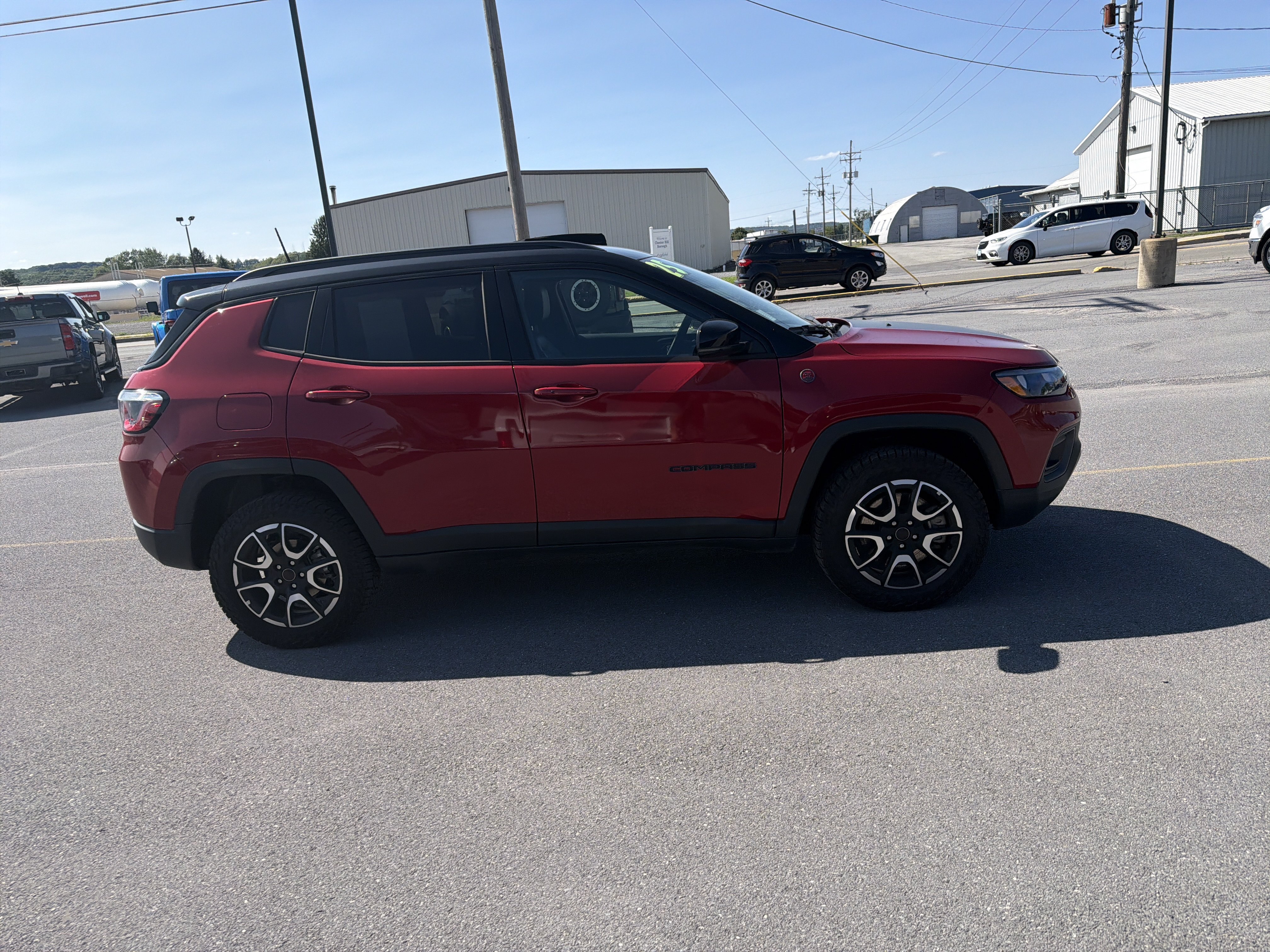 Used 2025 Jeep Compass Trailhawk AWD/4WD image 12