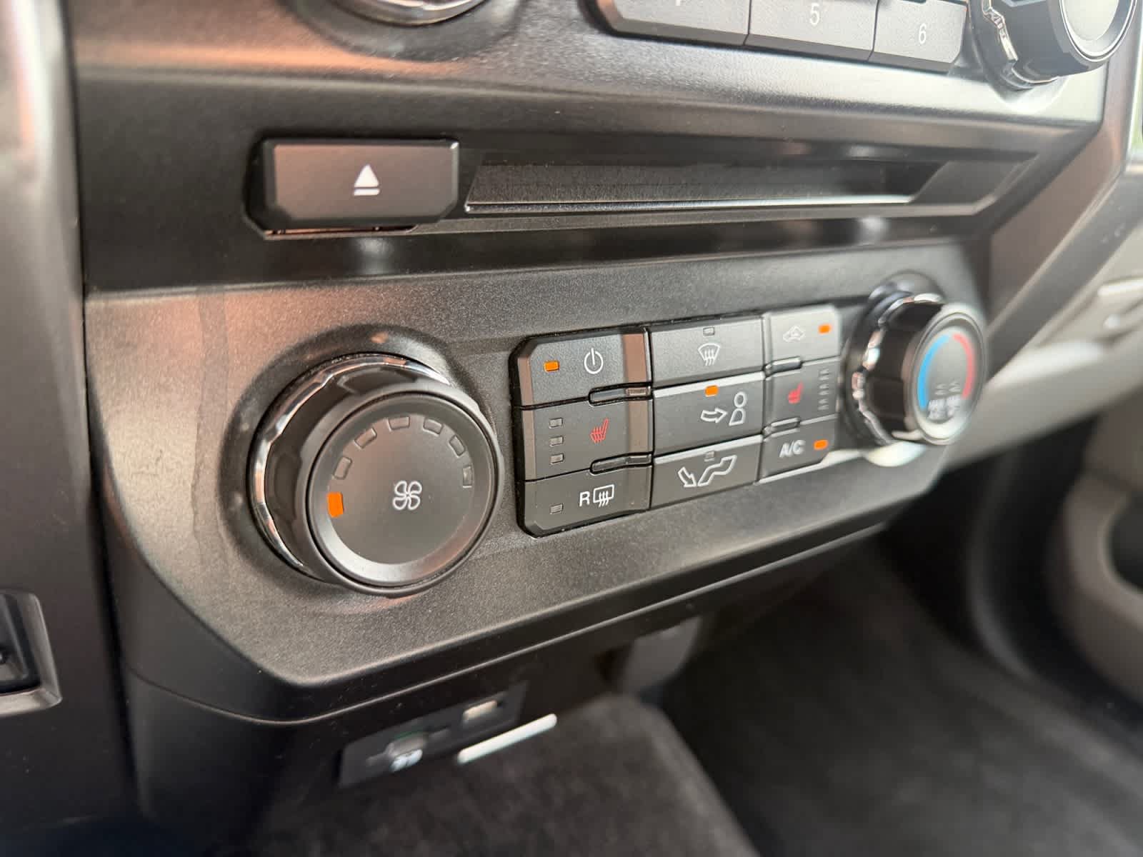 Used 2015 Ford F150 XLT w/ Equipment Group 302A Luxury AWD/4WD image 34
