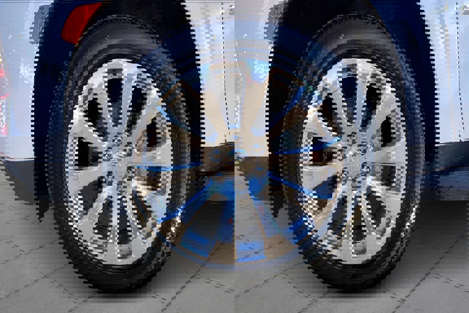 Used 2021 Chevrolet Suburban Premier w/ Premium Package image 11