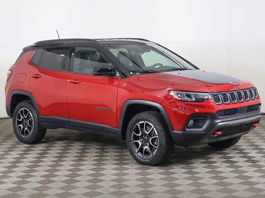 Used 2025 Jeep Compass Trailhawk AWD/4WD image 49