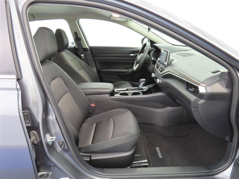 Used 2024 Nissan Altima 2.5 SV FWD image 32