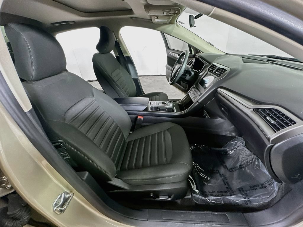 Used 2017 Ford Fusion SE w/ Fusion SE Technology Package FWD image 14