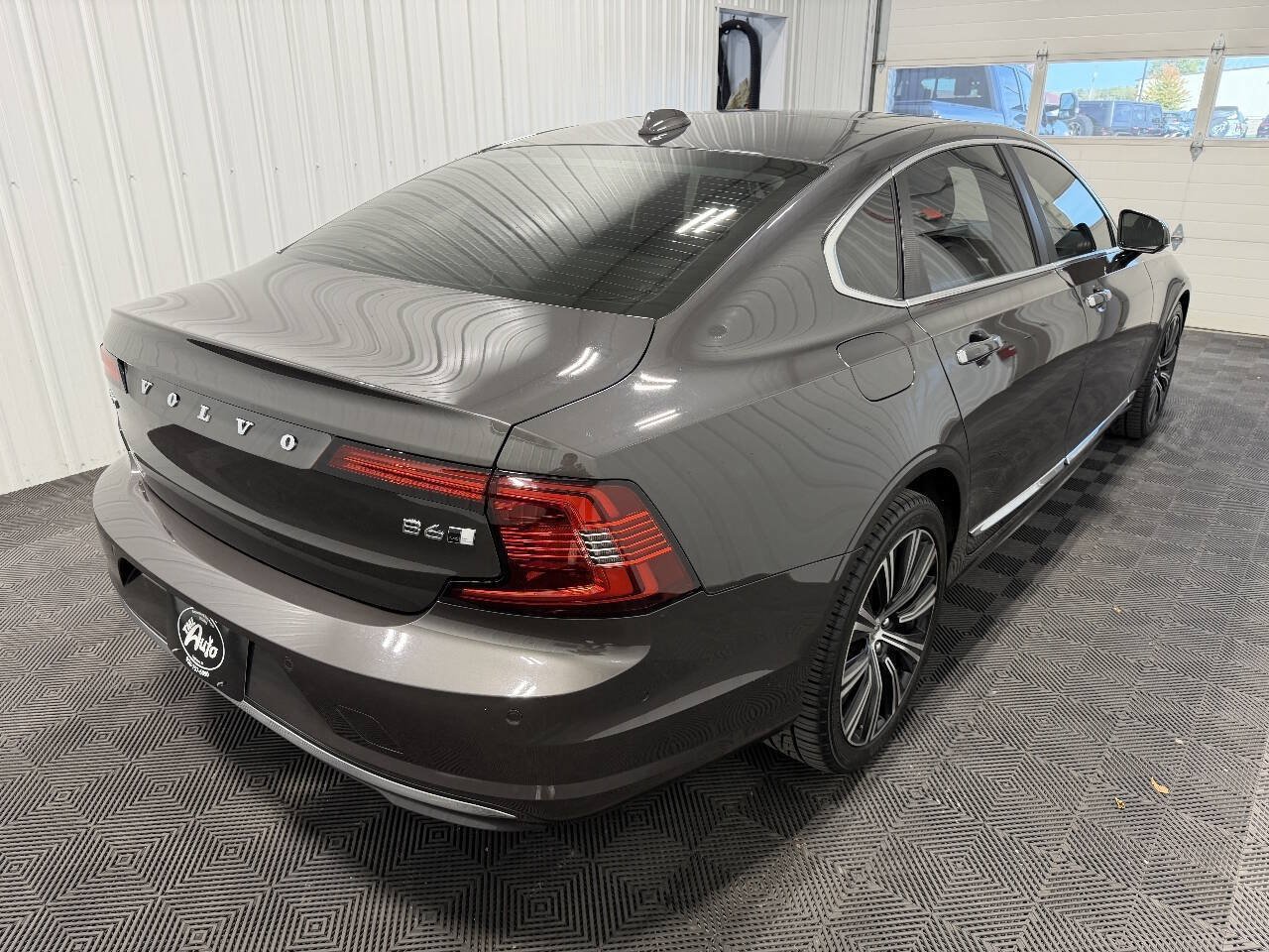 Used 2022 Volvo S90 B6 Inscription w/ Advanced Package AWD/4WD image 3