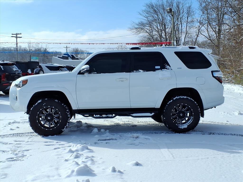 Used 2022 Toyota 4Runner SR5 Premium image 5