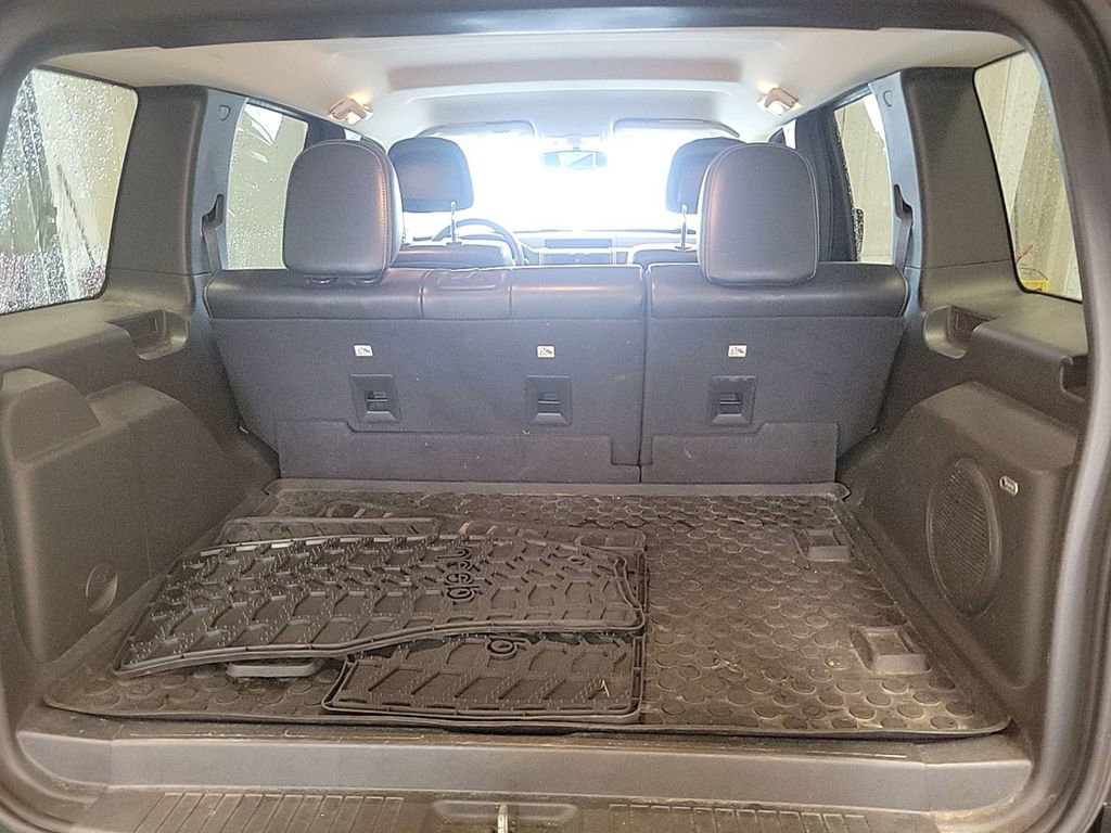 Used 2012 Jeep Liberty Limited Jet w/ Comfort/Convenience Group image 8