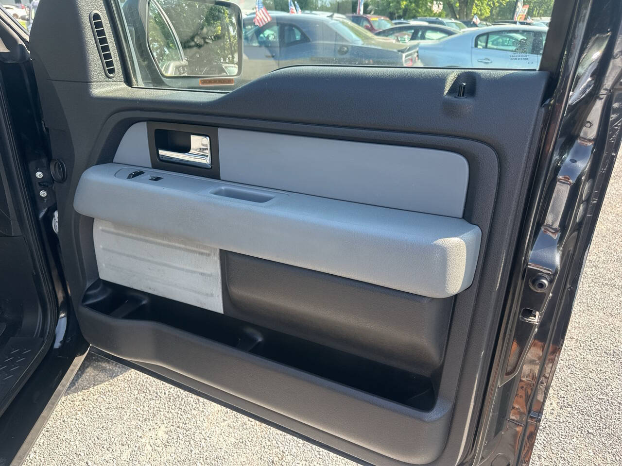 Used 2014 Ford F150 XLT w/ XLT Chrome Package AWD/4WD image 9