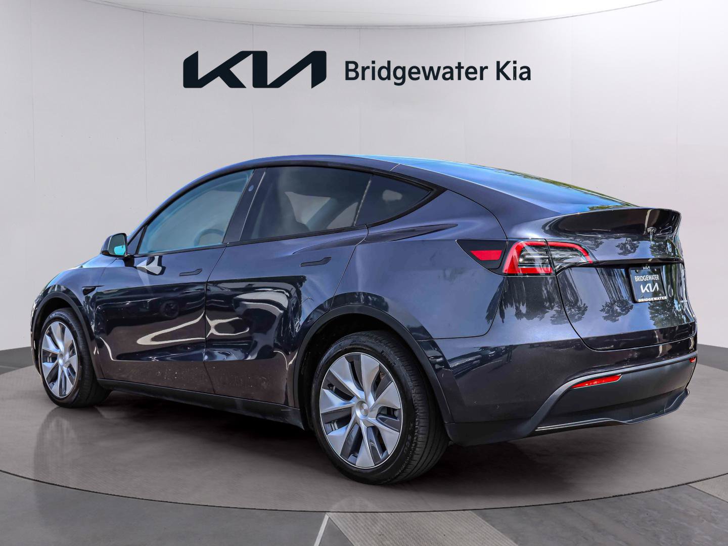Used 2024 Tesla Model Y Long Range AWD/4WD image 4