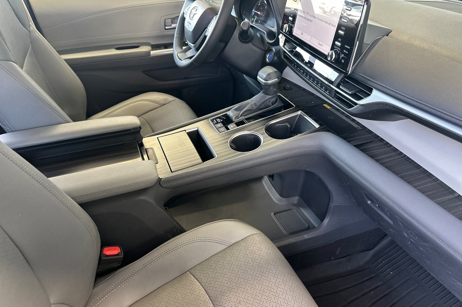 Certified 2024 Toyota Sienna Limited AWD/4WD image 17