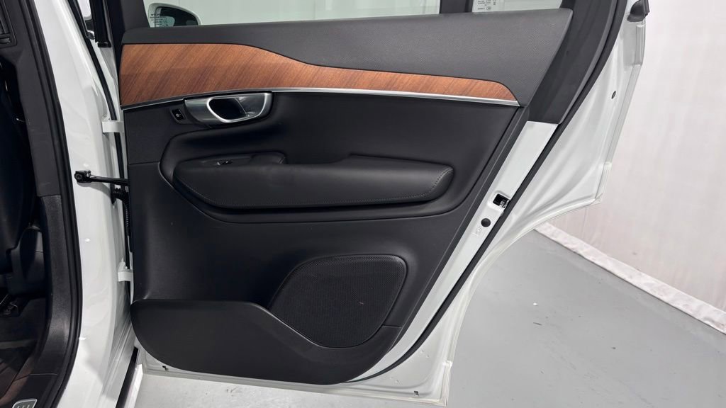 Certified 2024 Volvo XC90 B5 Plus AWD/4WD image 27