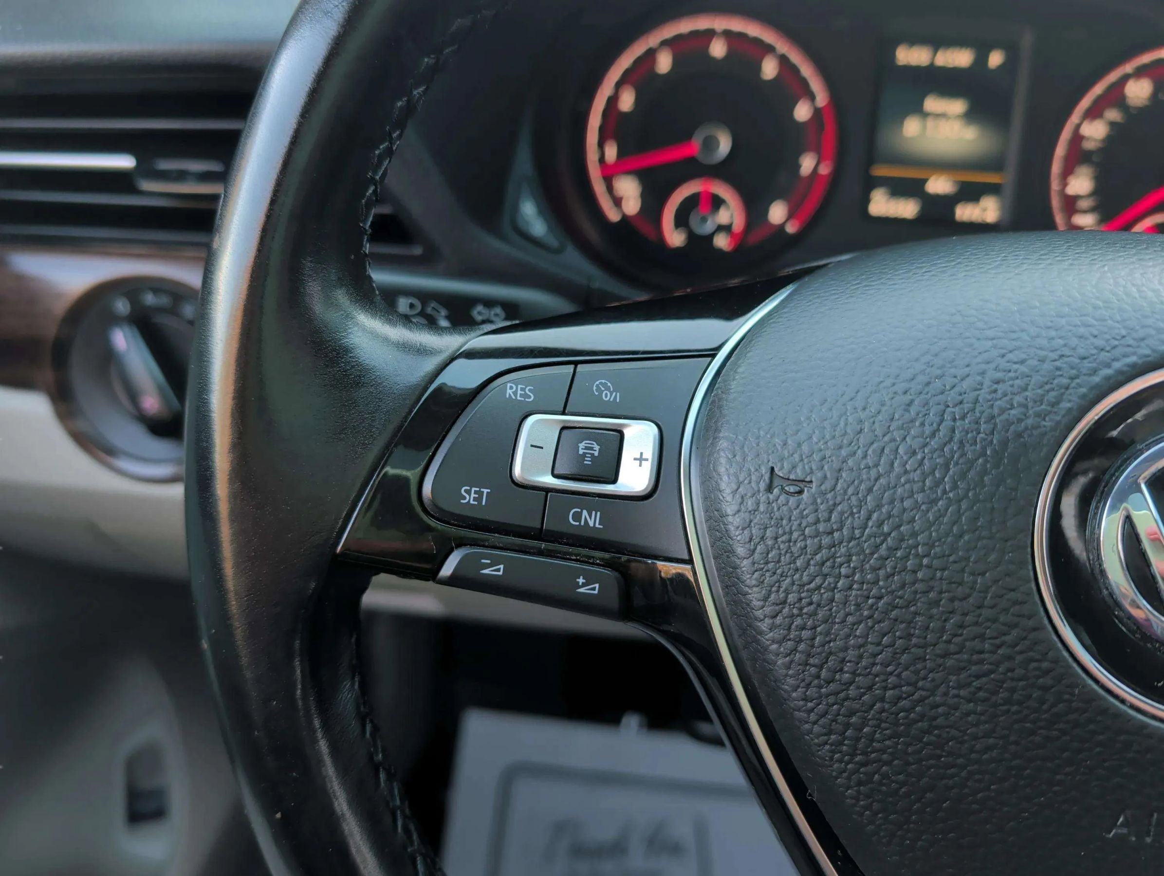 Used 2020 Volkswagen Passat 2.0T SEL image 23