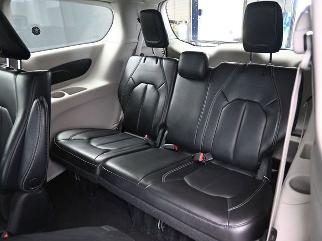 Used 2023 Chrysler Pacifica Touring-L FWD image 32