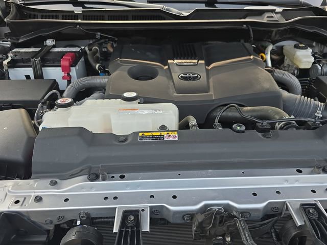 Used 2024 Toyota Tundra Platinum AWD/4WD image 31