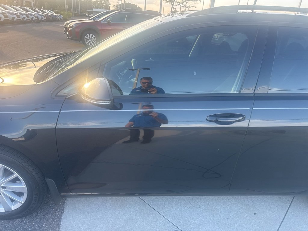 Used 2018 Volkswagen Golf S image 19