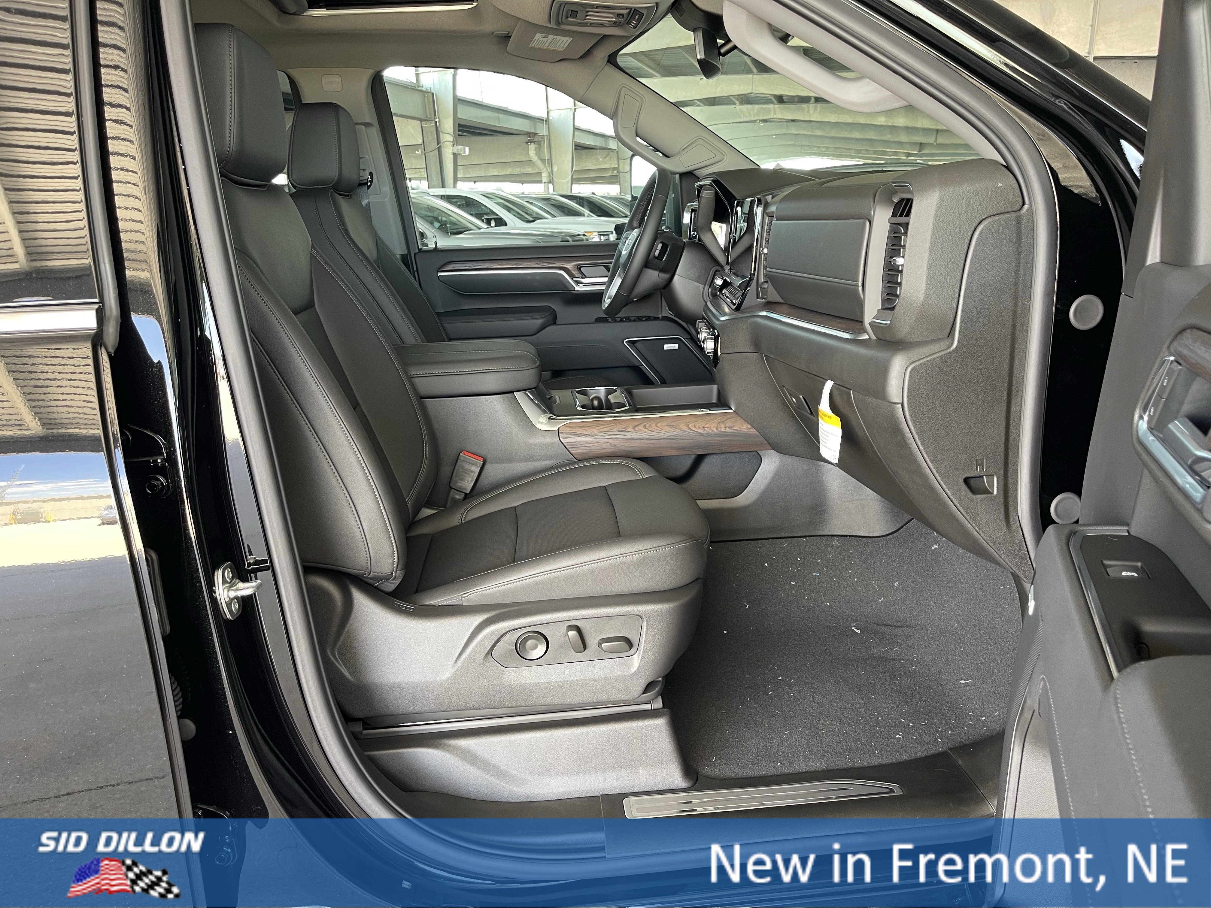 New 2025 GMC Sierra 2500 SLT w/ SLT Premium Package image 10