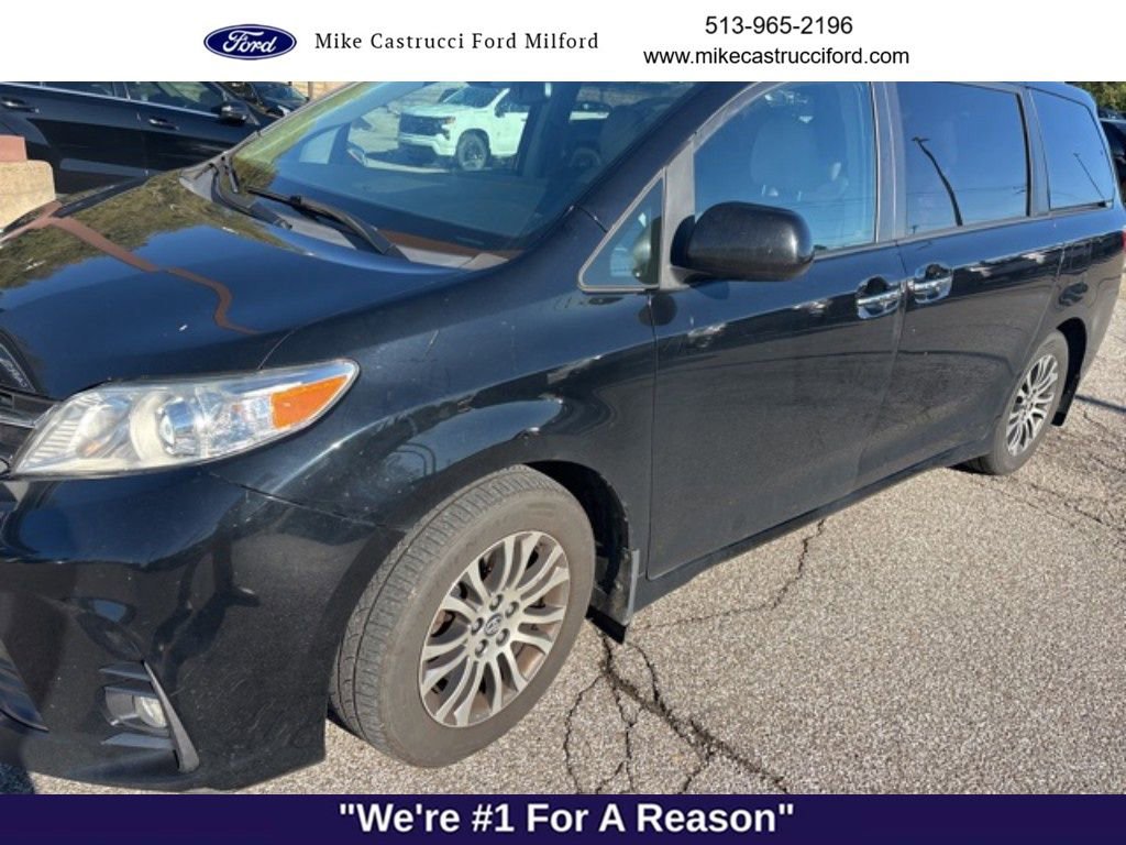 Used 2020 Toyota Sienna XLE image 2
