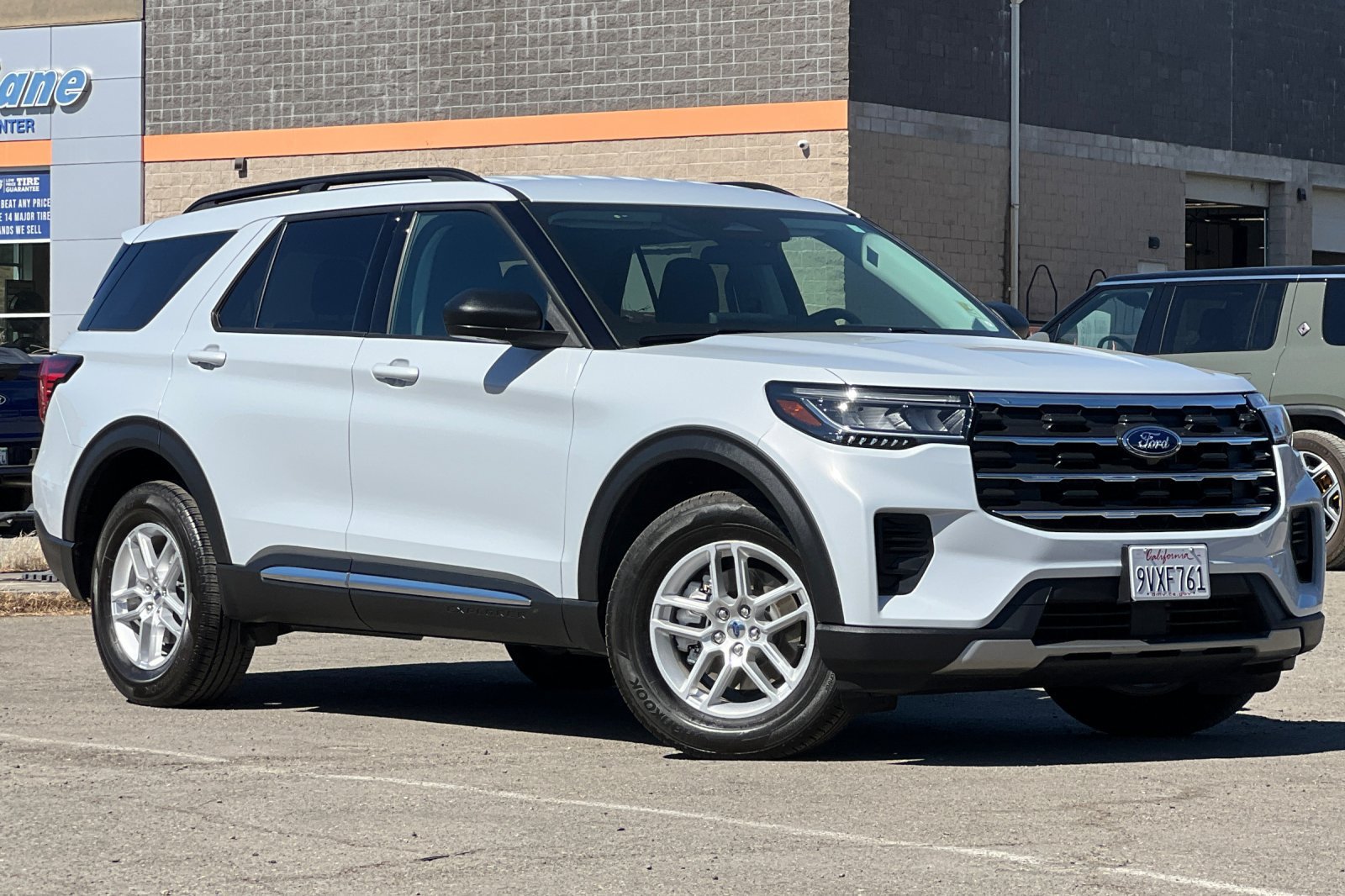 Certified 2025 Ford Explorer Active AWD/4WD image 2