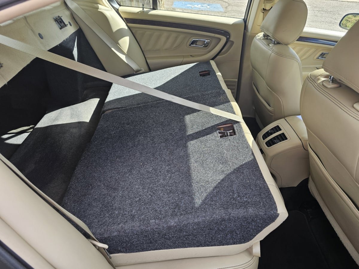 Used 2013 Ford Taurus Limited FWD image 34