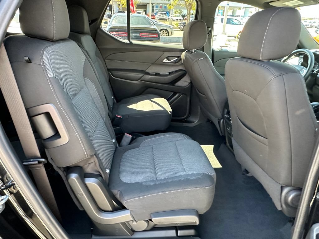 Used 2023 Chevrolet Traverse LT w/ LPO, Cargo Package AWD/4WD image 19