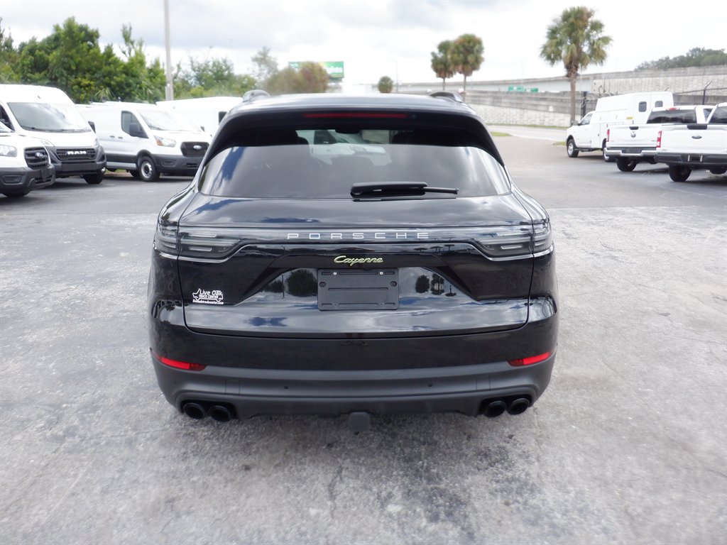 Used 2023 Porsche Cayenne Platinum Edition AWD/4WD image 4