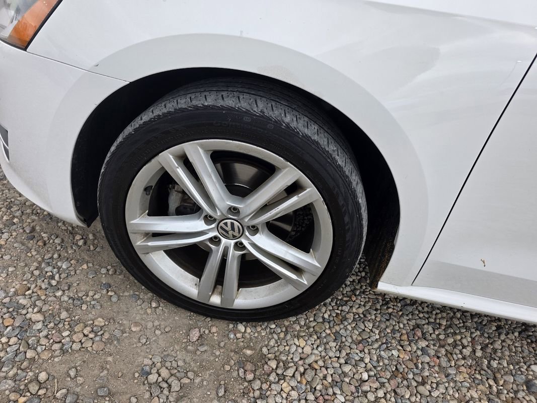 Used 2015 Volkswagen Passat TDI SE FWD image 40