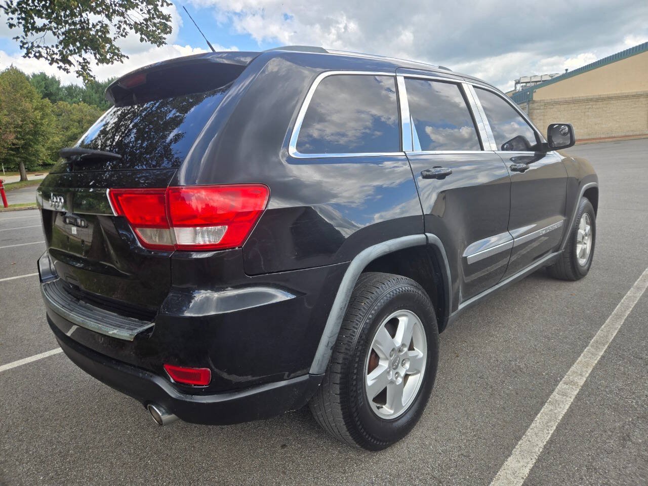 Used 2012 Jeep Grand Cherokee Laredo w/ Laredo E Group AWD/4WD image 10