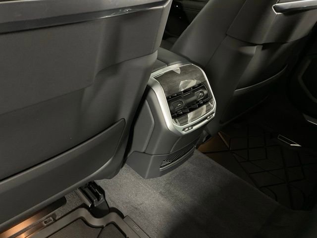 Used 2024 BMW i7 eDrive50 RWD image 24